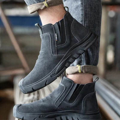 Work shoes with steel toe caps, non-slip soles and durable protection for safety in the workplace.