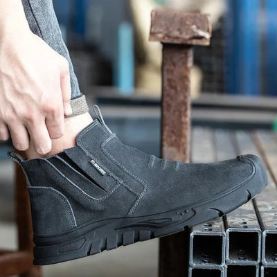 Work shoes with steel toe caps, non-slip soles and durable protection for safety in the workplace.