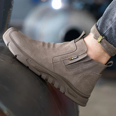 Work shoes with steel toe caps, non-slip soles and durable protection for safety in the workplace.
