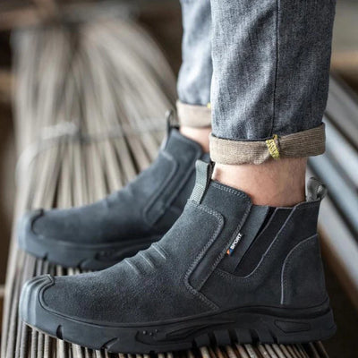 Work shoes with steel toe caps, non-slip soles and durable protection for safety in the workplace.