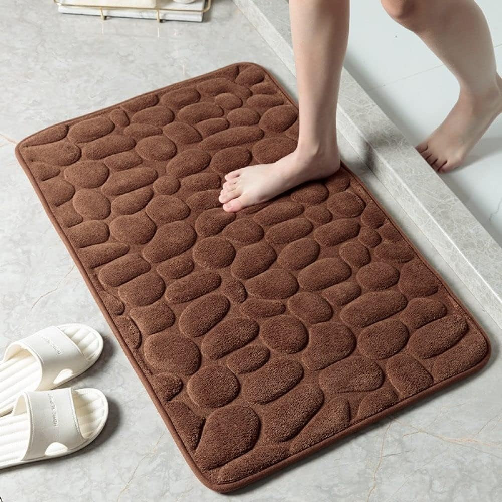 Cobblestone Embossed Versatile Mat