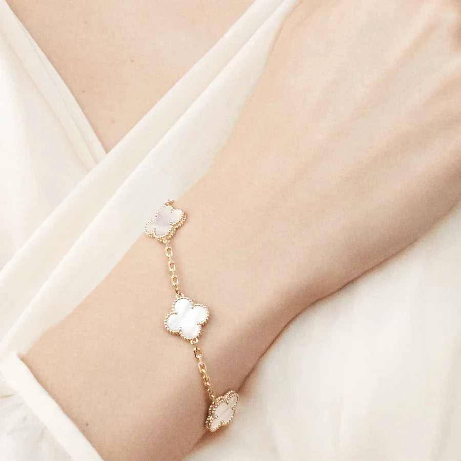 Elegant clover leaf Bracelet