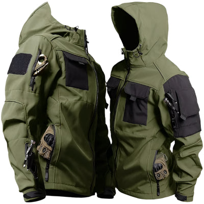 Waterproof tactical winter jacket with insulation, adjustable hood and robust design for outdoor use.