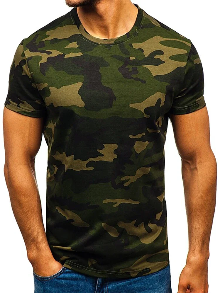 Short-sleeved 3D camouflage T-shirt for men for outdoor and everyday use.