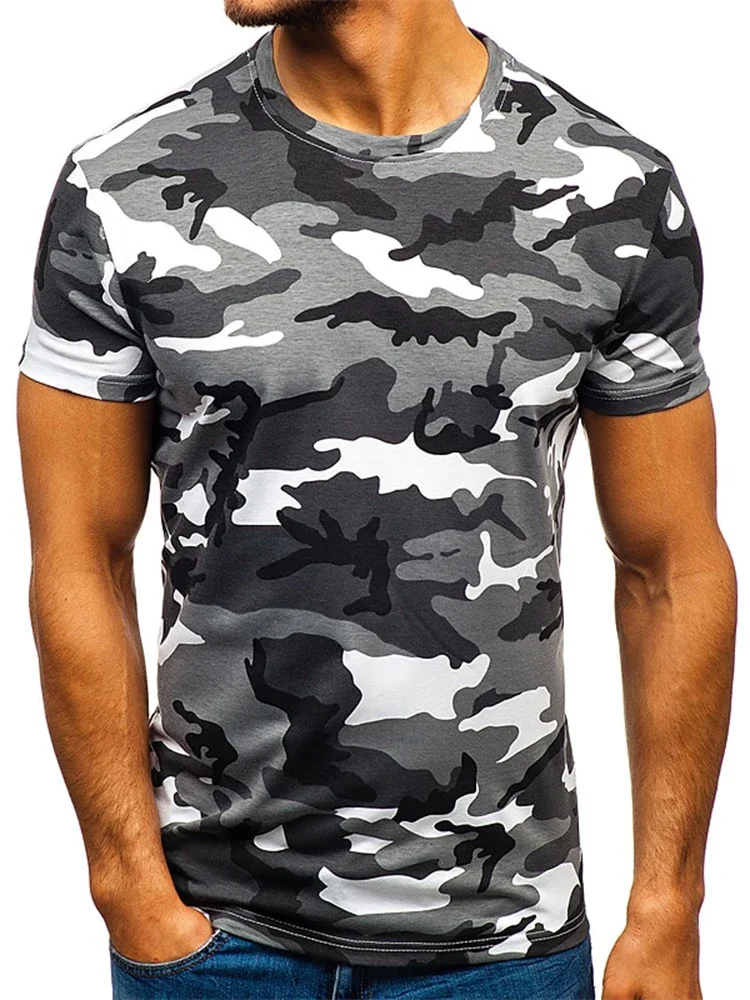 Short-sleeved 3D camouflage T-shirt for men for outdoor and everyday use.