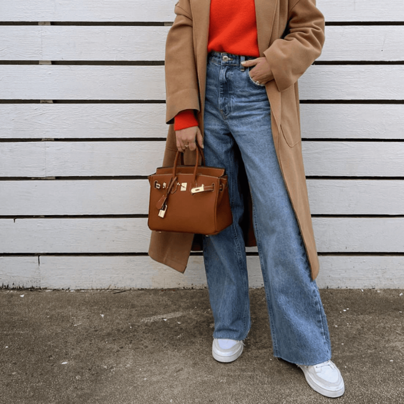 Elegant Handbag with Smooth Straps